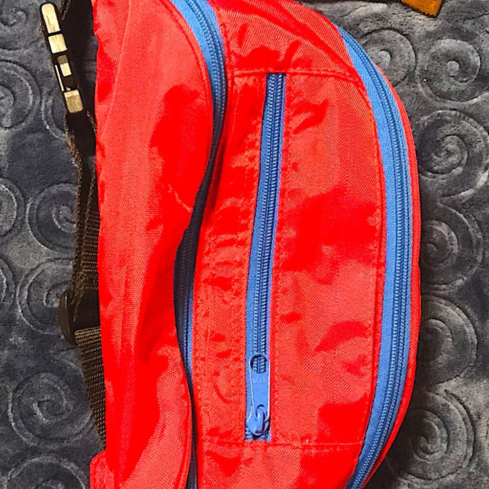 PRICE REDUCED $$$$$Land’s End Red fanny pack Like New Back to School, Shopping.